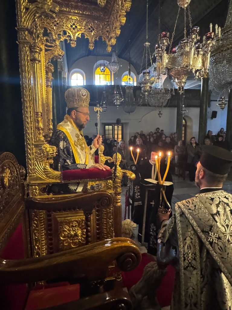 &Mu;&epsilon; &kappa;&alpha;&tau;ά&nu;&upsilon;&xi;&eta; &kappa;&alpha;&iota; &sigma;&upsilon;&gamma;&kappa;ί&nu;&eta;&sigma;&eta; &eta; &Alpha;&kappa;&omicron;&lambda;&omicron;&upsilon;&theta;ί&alpha; &tau;&omicron;&upsilon; &Epsilon;&pi;&iota;&tau;&alpha;&phi;ί&omicron;&upsilon;